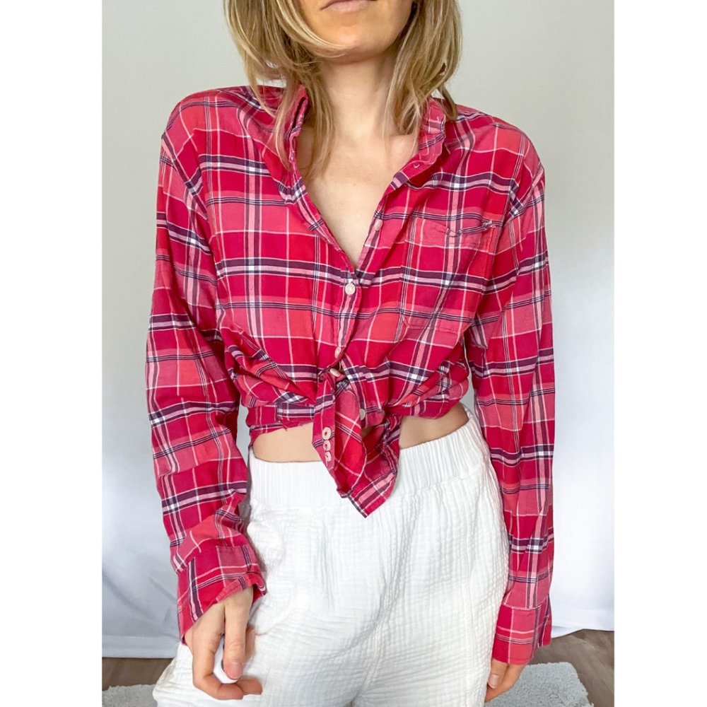American Eagle Red Flannel-Like Plaid Long Sleeve Button-Down Shirt